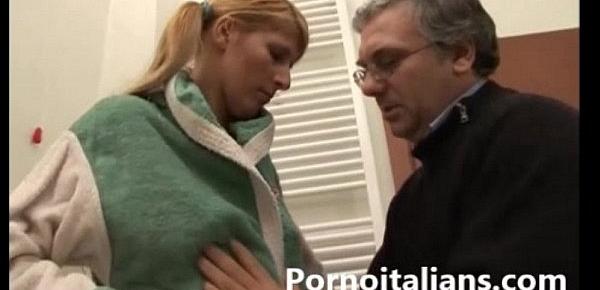  Incesto italian   italiano padre lecca le tette alla figlia - teen tits italian